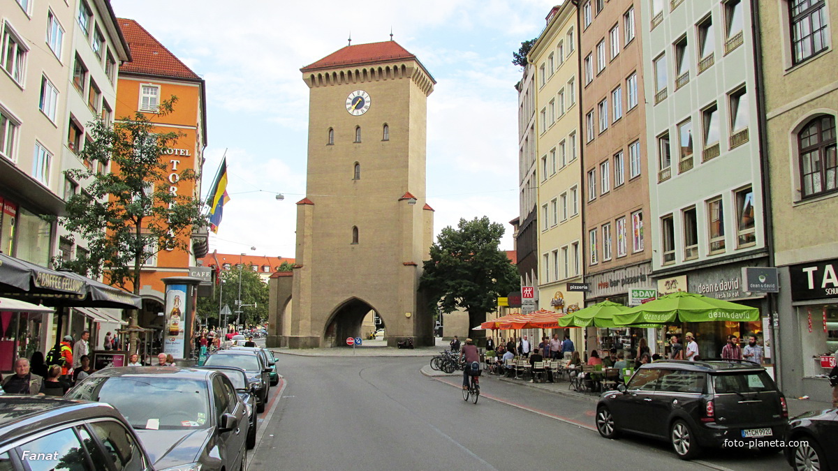 Башня с часами (Изарские ворота)