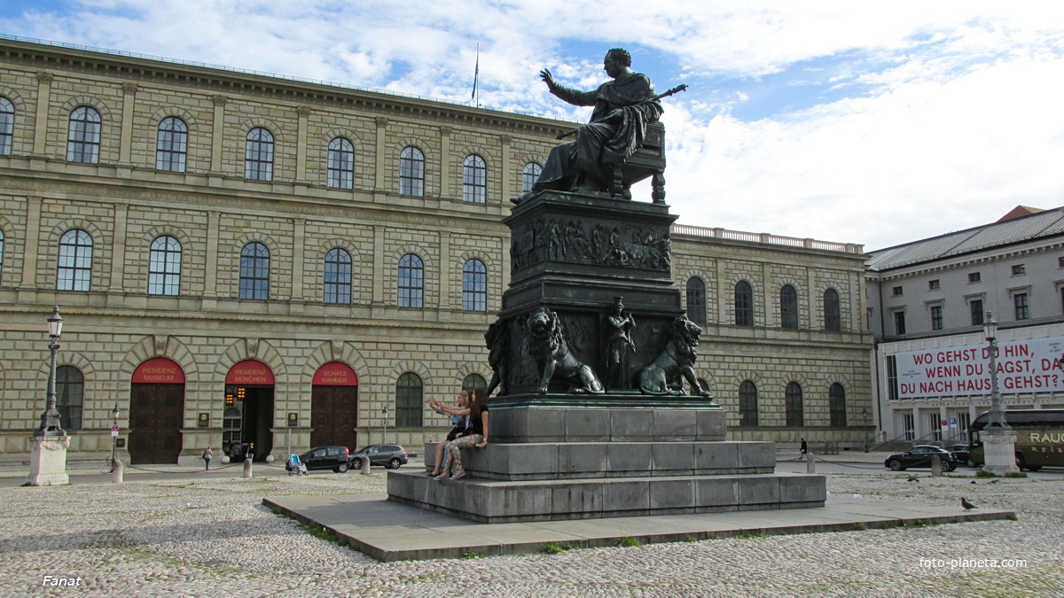 Памятник королю Баварии Максимилиану I Иосифу