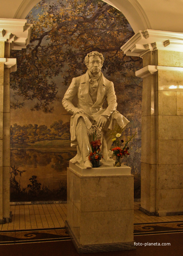 Памятник Пушкину на станции метро &quot;Пушкинская&quot;