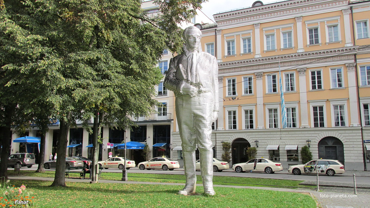 Скульптура баварского министра-реформатора XIX в. Максимилиана фон Монтгеласа (1759-1838)