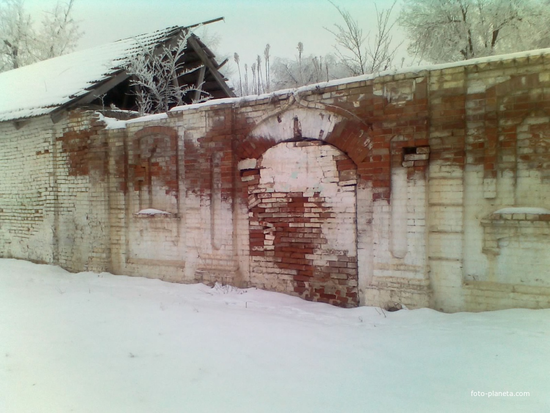 Венчальные ворота бывшего монастыря