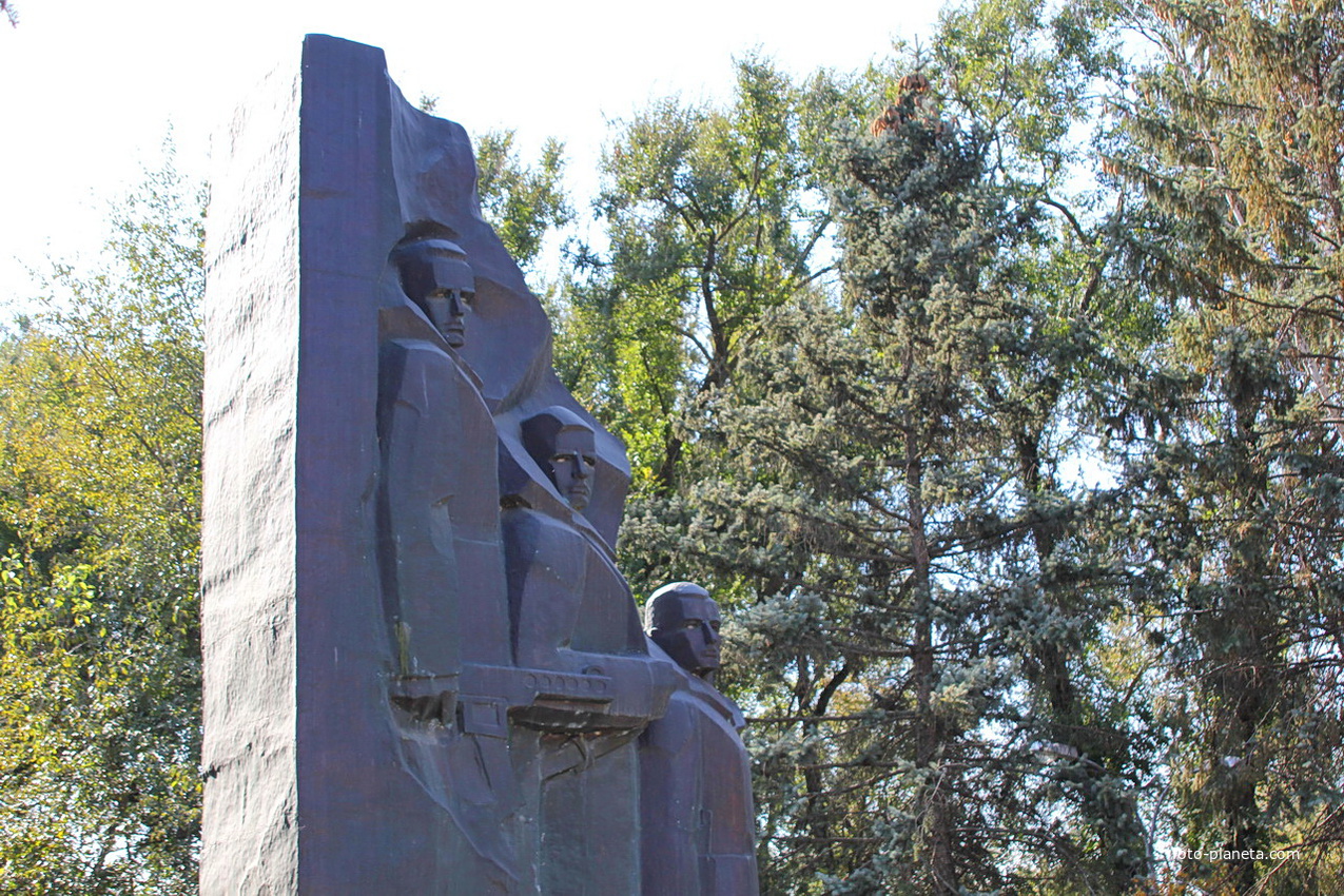 Стела (верх) у Вечного огня