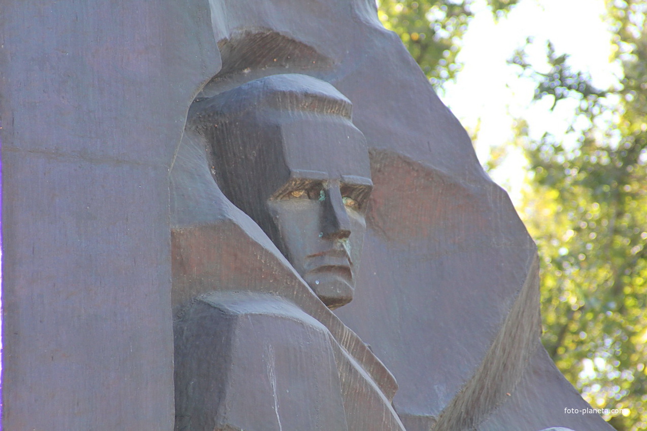 Фрагмент барельева (левый) стелы