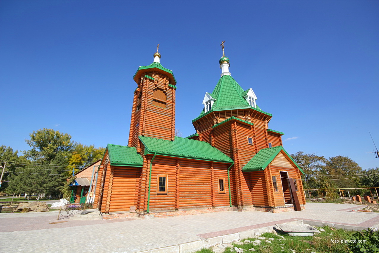 Храм святых Царственных страстотерпцев красный сад