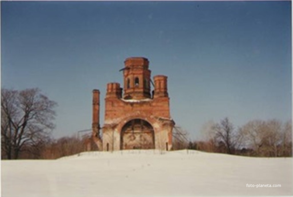 Заброшенный Николо-Ялминский храм  в бывшем селе Ялмонт. Март 1994г.