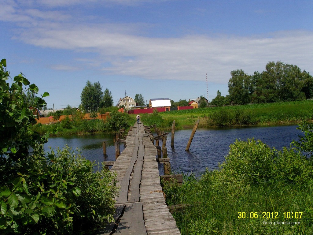Мост через реку Поля в деревне Воронинская