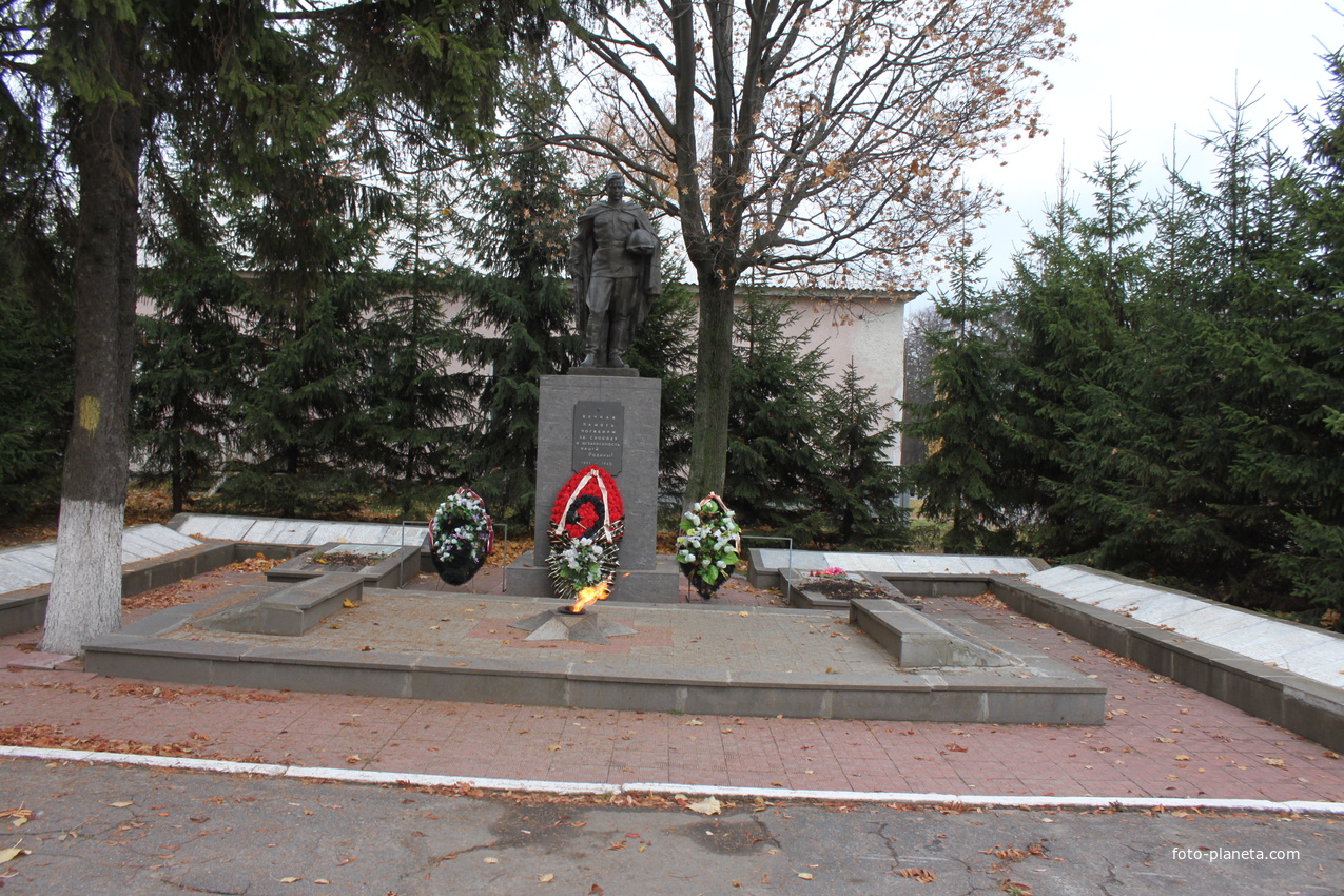 Тросна. Памятник погибшим во время Великой Отечественной войны.