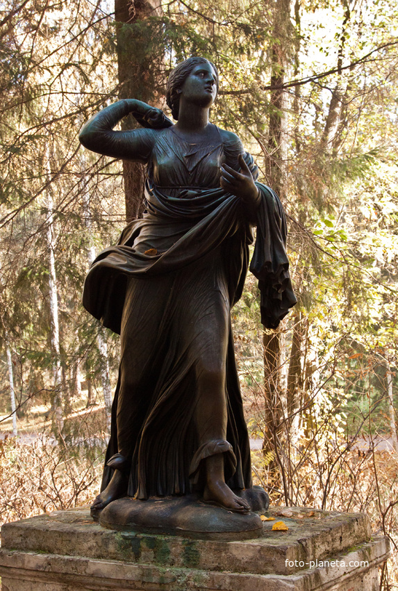 Статуя в Павловском парке