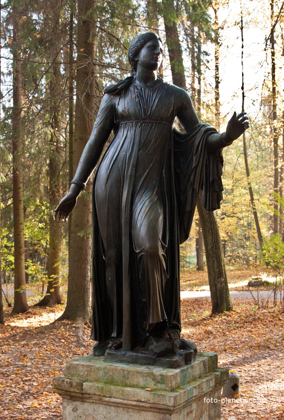 Статуя в Павловском парке