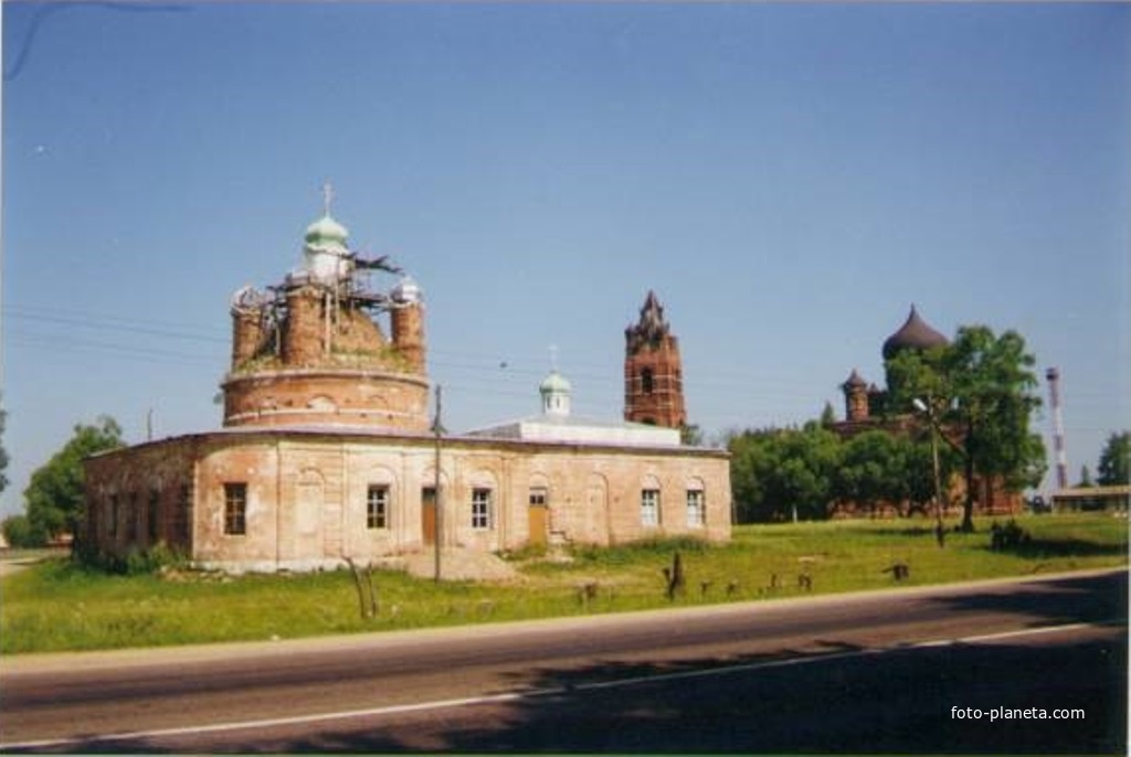 Храм Троицы Живоначальной в д. Саввино (Ново-Егорье) в начале восстановления