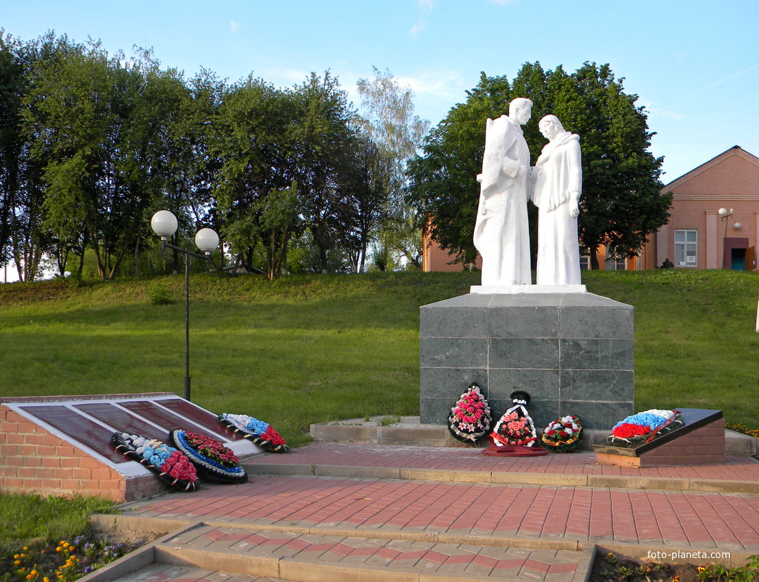 Братская могила 27 советских воинов