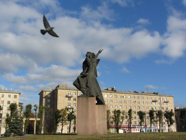 Памятник Героическому Комсомолу, другой ракурс