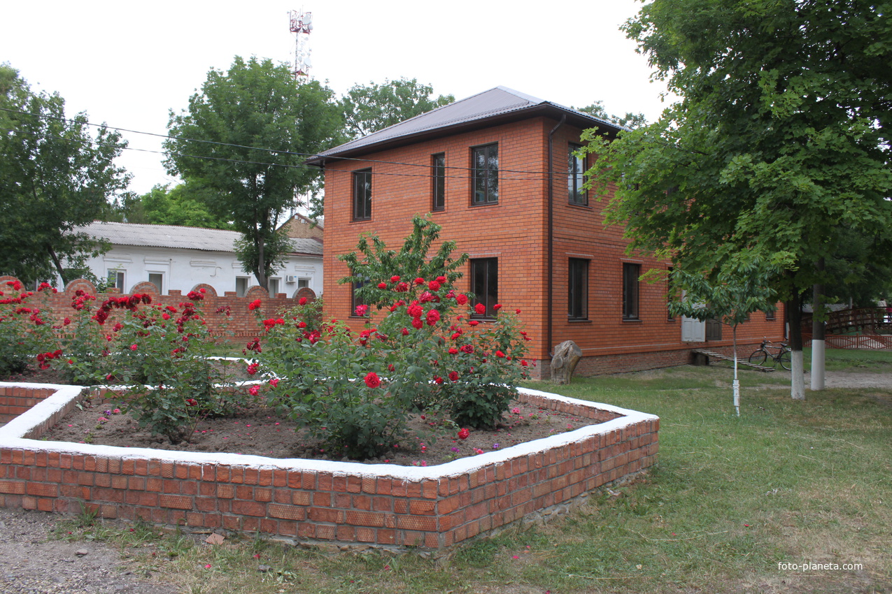 Ейск. На территории Михайло-Архангельского храма.