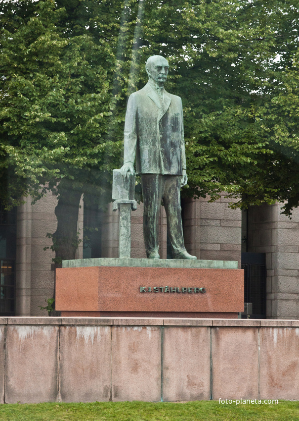 Памятник Сталбергу в Хельсинки