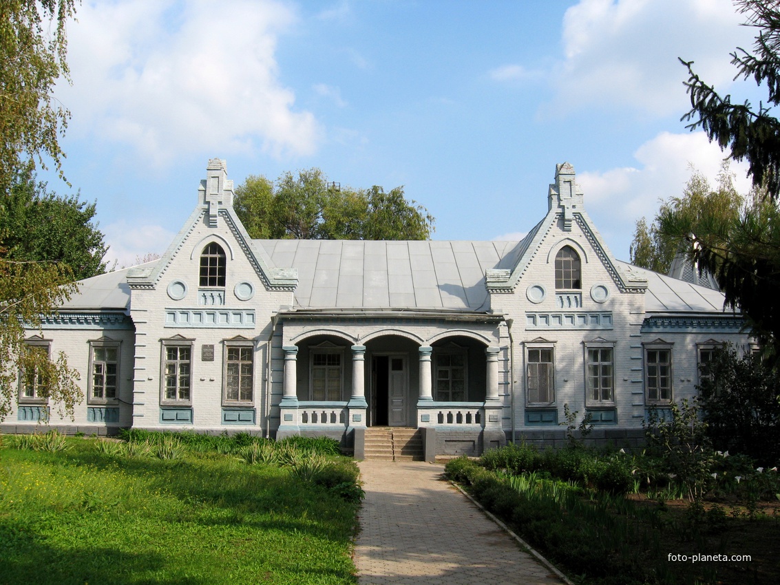 Главный дом усадьбы братьев Бергманов.  п.г.т. Соленое