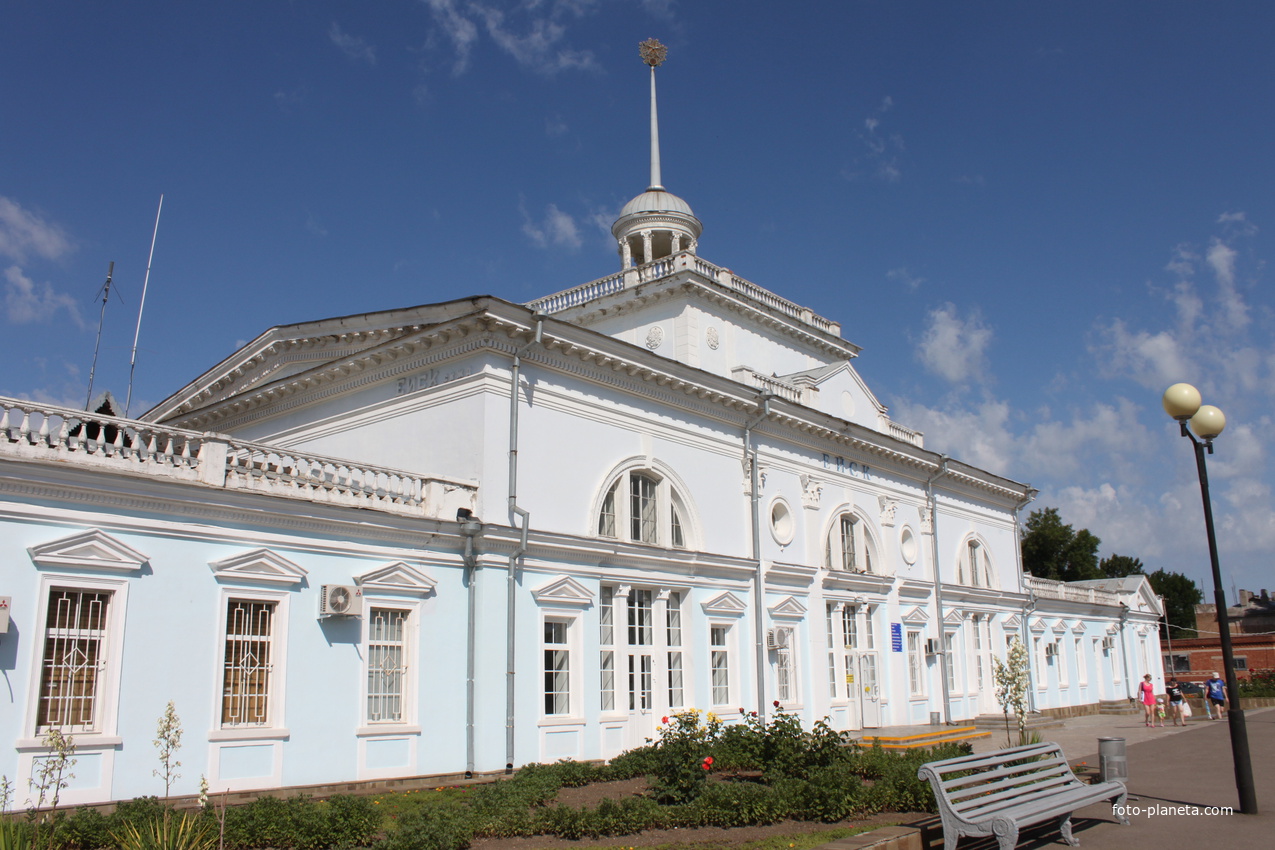 Ейск. Железнодорожный вокзал.