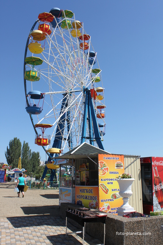 Ейск. Колесо обозрения.