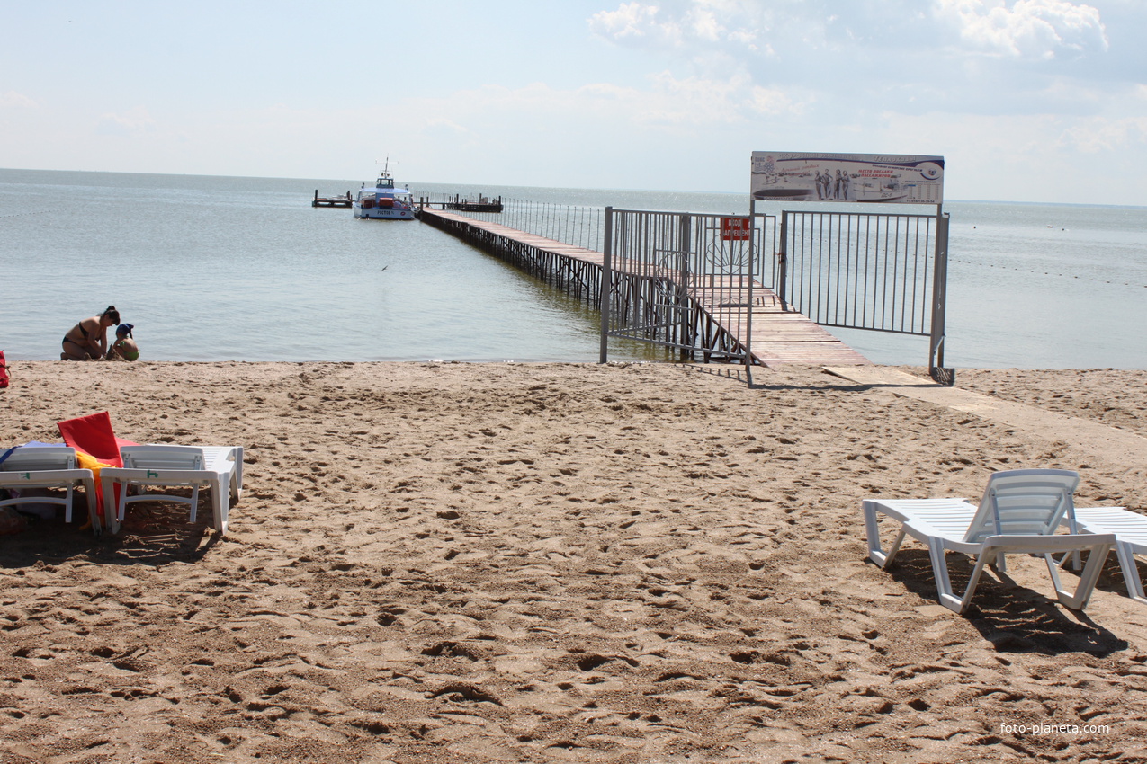 Ейск. Причал для прогулочных теплоходов.