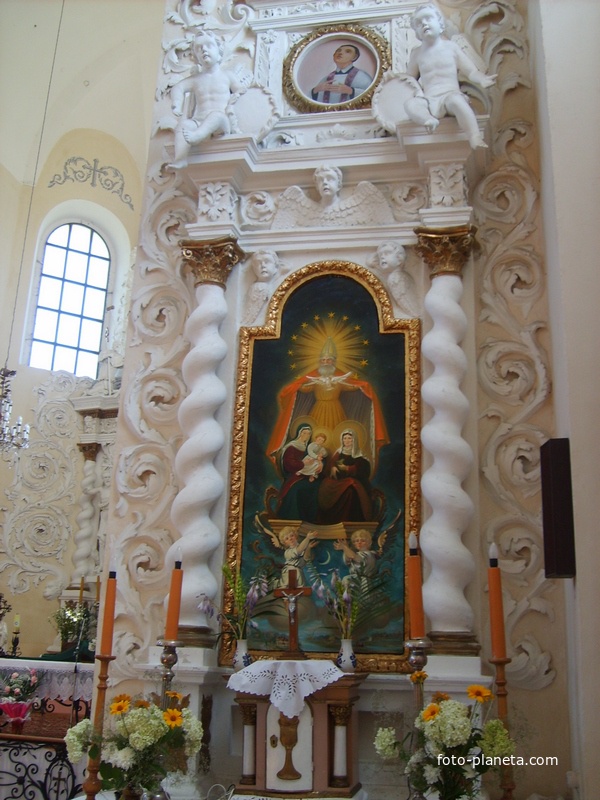 Алтарь костела Святого Михаила Архангела