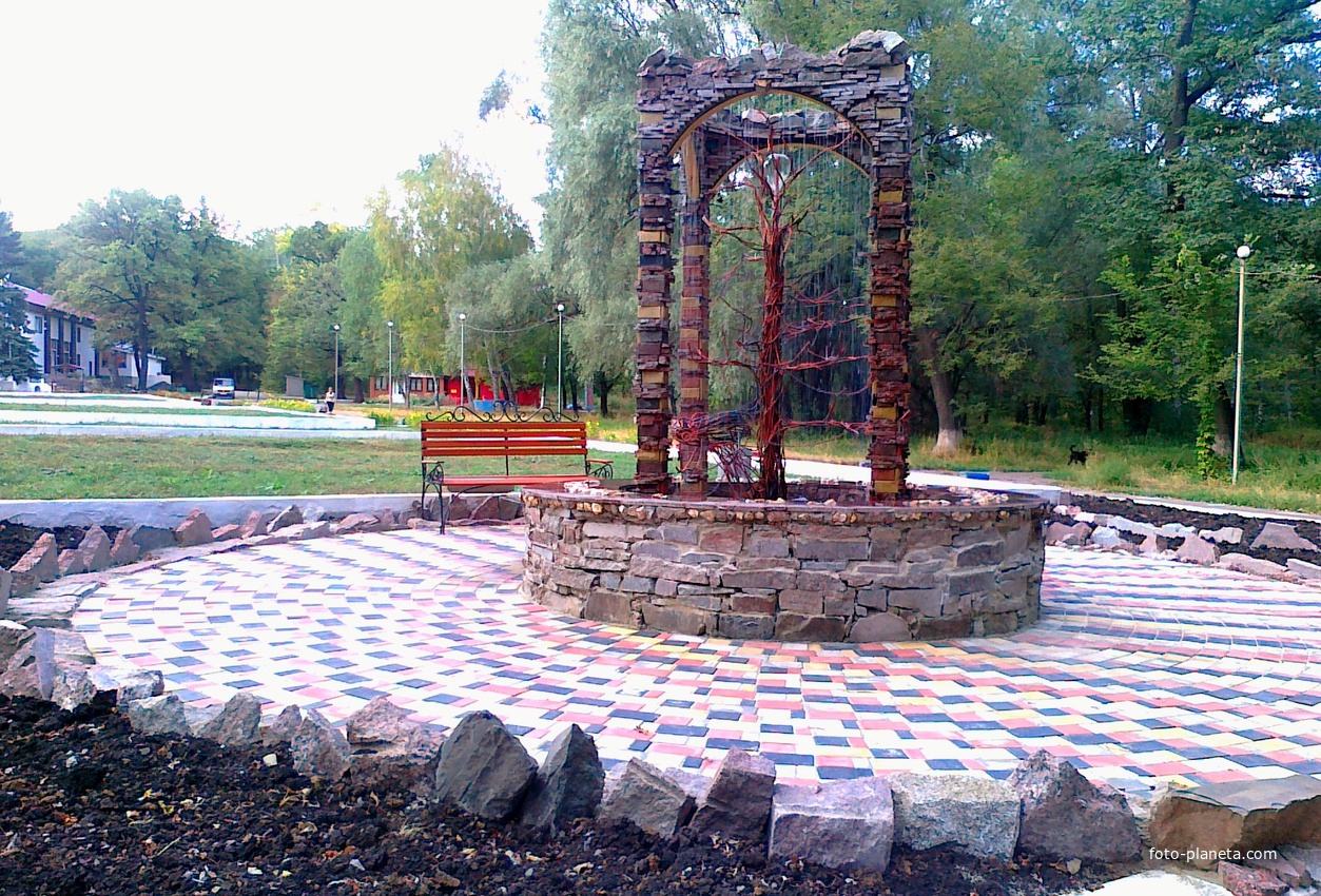 новый фонтан в  парке героев