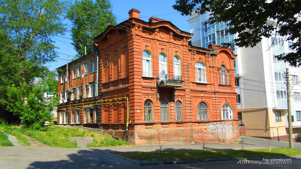 Пензенские дома. Дом купца Кузнецова Пенза. Купеческий кирпичный дом Чердынь. Архитектура старой Пензы. Старинные здания Пензы.