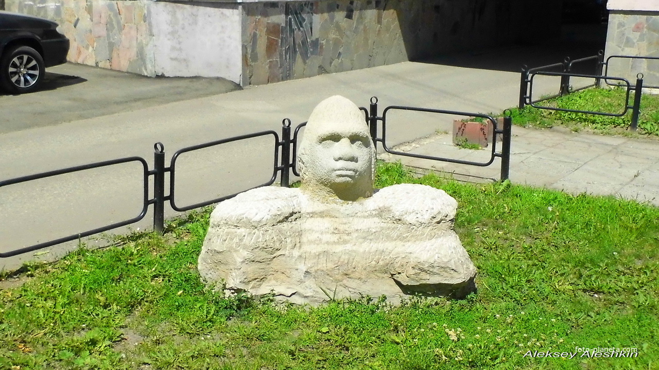 г. Пенза, Ольмекская голова в миниатюре ул, М.Горького.
