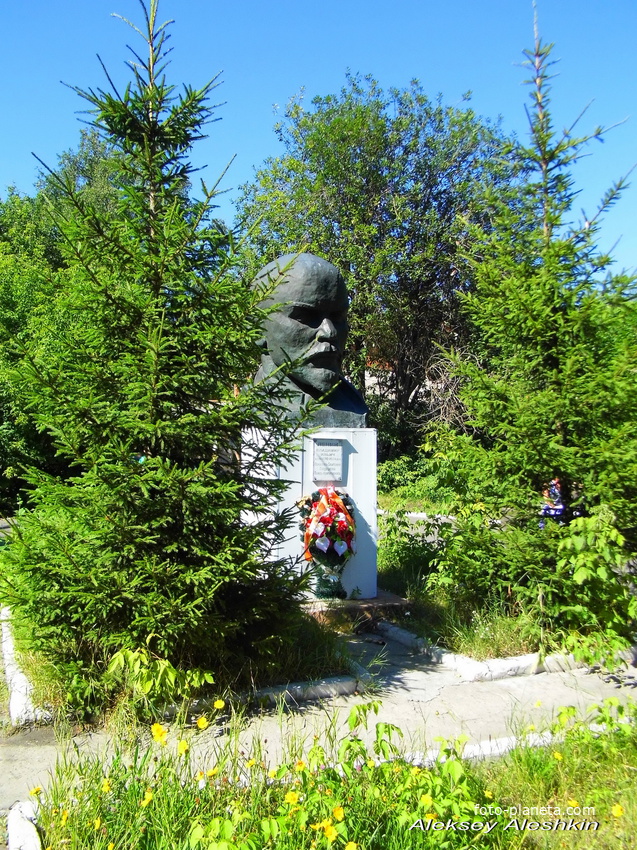 г. Пенза, бюст  В.И. Ленину в сквере пензенского артучилища.