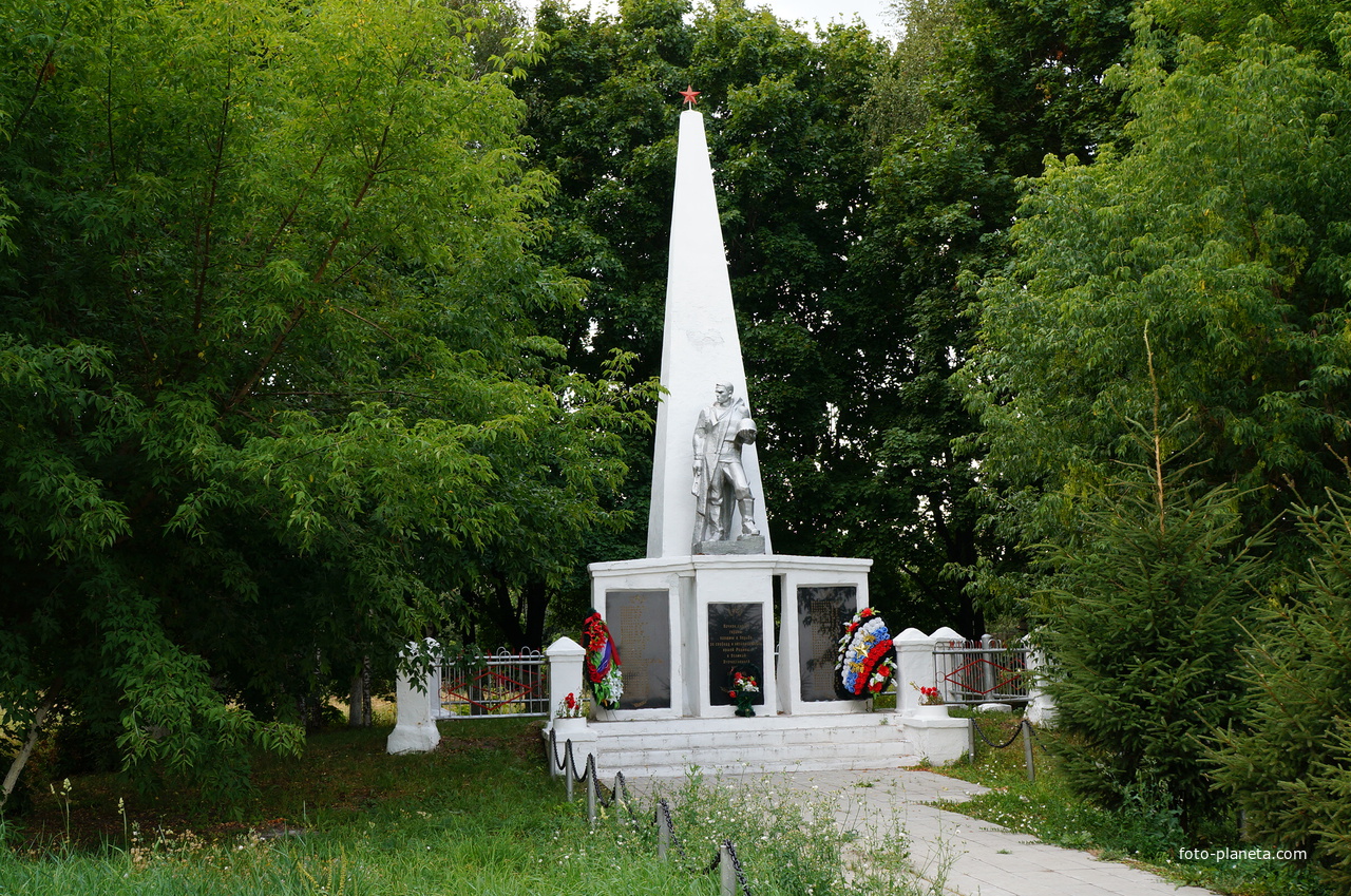 Дединово, памятник