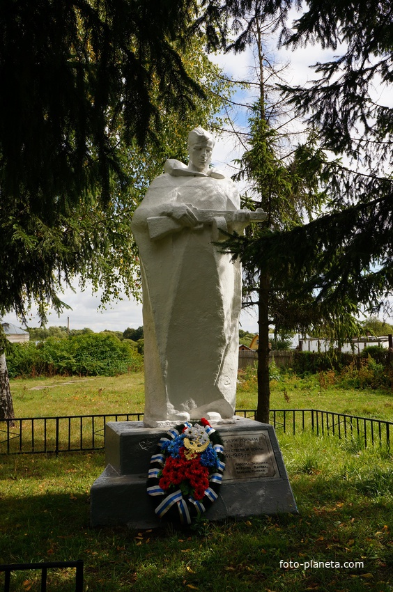 Памятник воинам-односельчанам погибшим в годы Отечественной войны