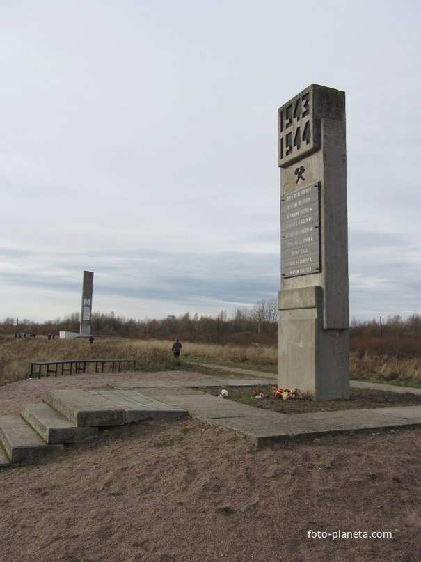 памятный знак переправе и железнодорожной линии через Неву