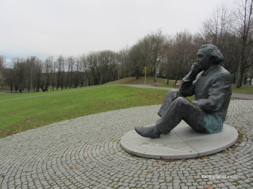 бронзовая скульптура Густава Эрнесакса – эстонского композитора и основоположника хорового движения