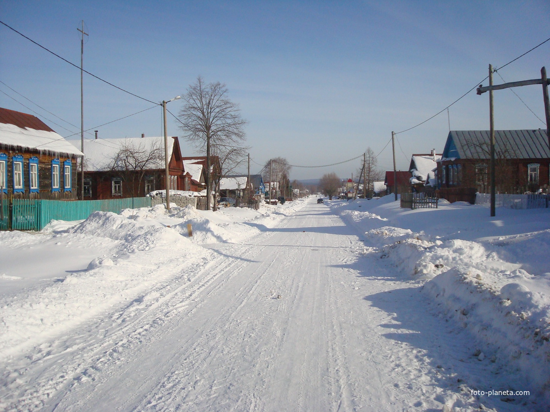 Зимняя красивая сельская улица