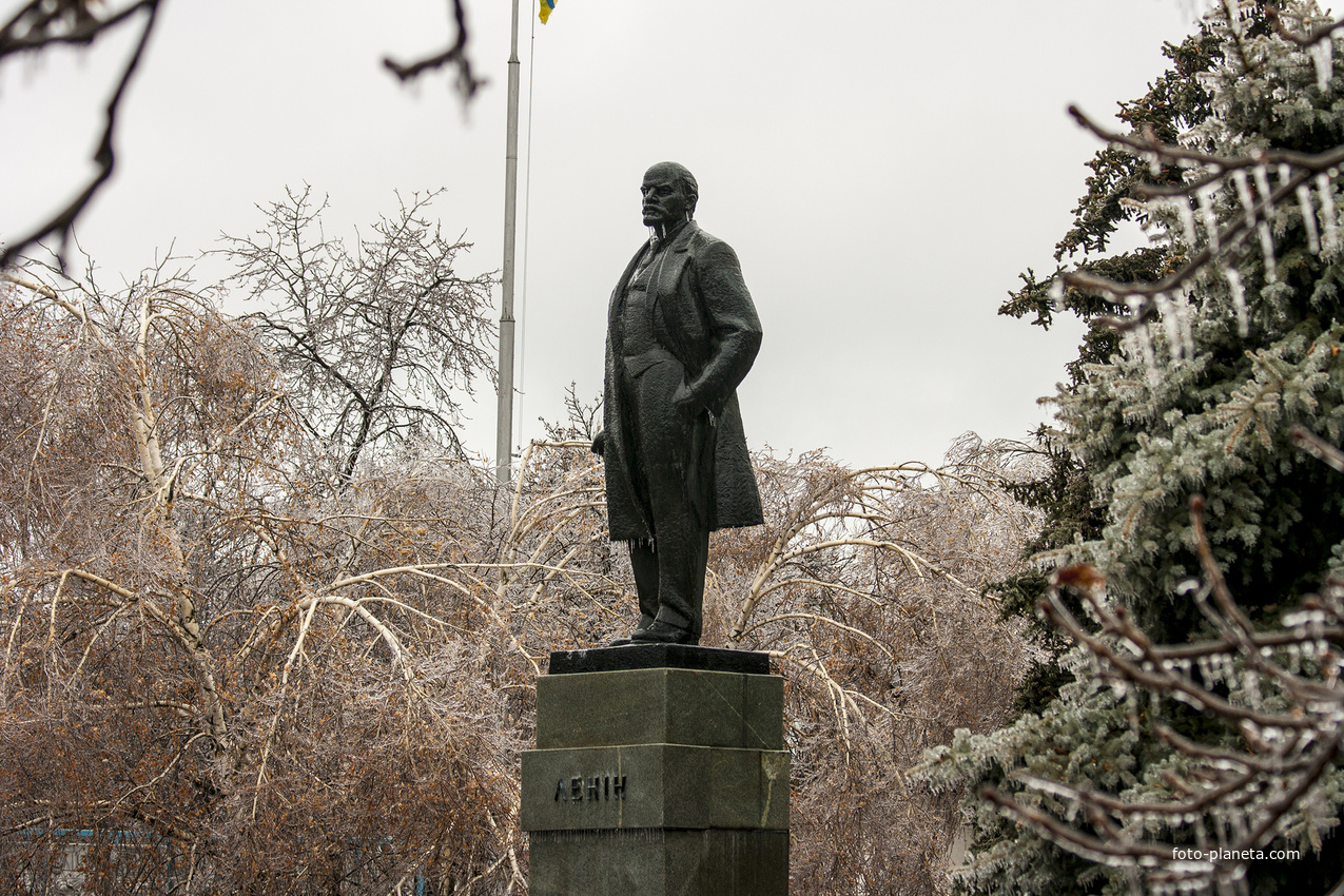 Новониколаевка казань. Новониколаевка памятник. Новониколаевка Крым памятник. Новониколаевка Запорожская область. Мемориал в с. Новониколаевка.