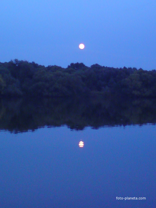 луна и её зеркальное отражение