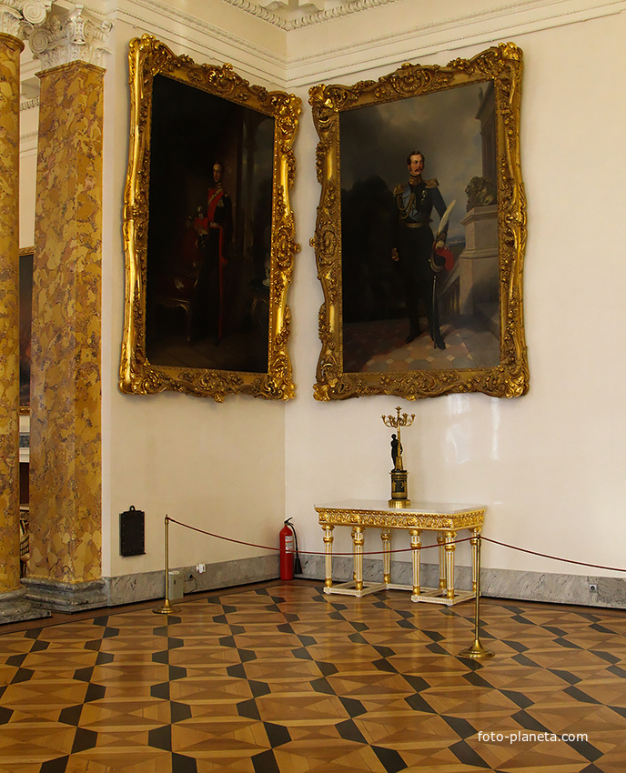 Портретный зал в Александровском дворце