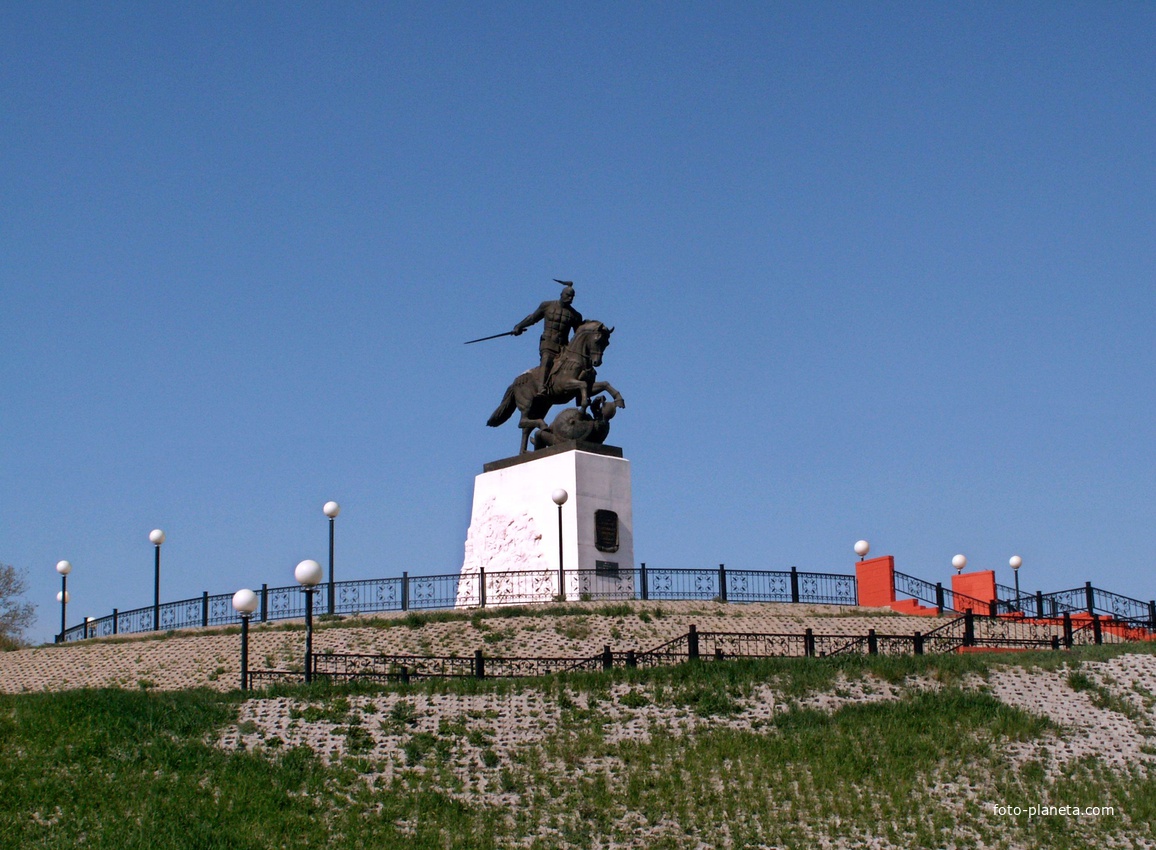 Памятник Великому князю Киевскому Святославу Храброму