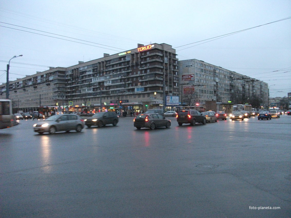Перекрёсток улиц Бухарестской и Белы Куны.