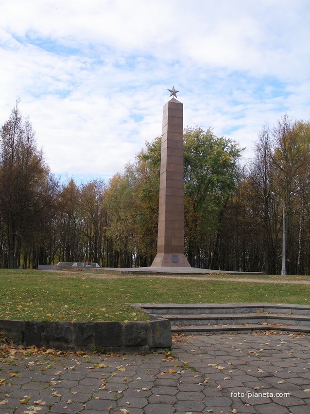 Памятник на братской могиле воинов Советской армии