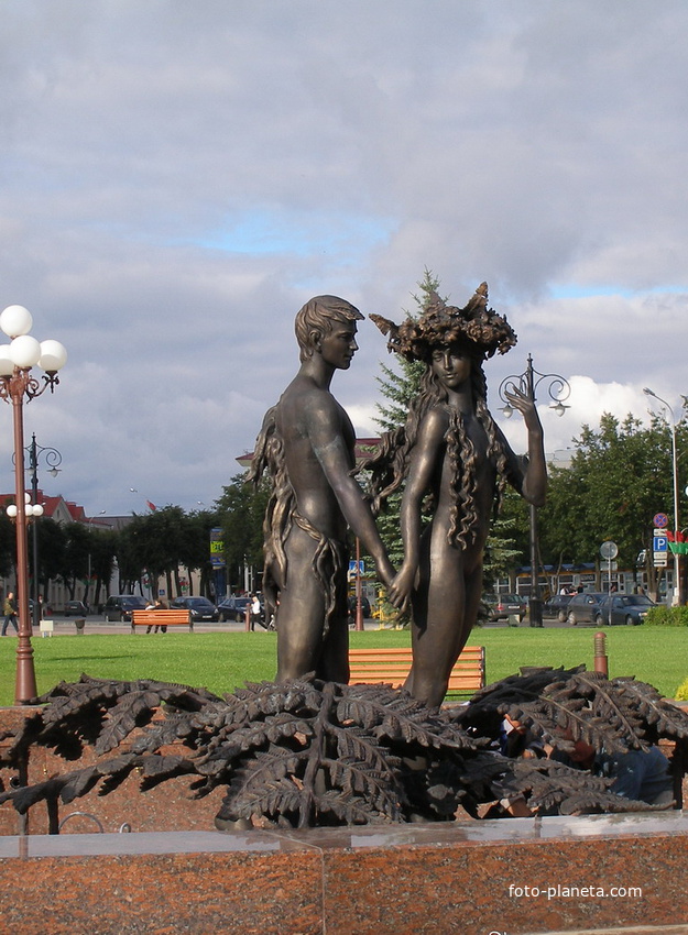 скульптура &quot;Купалле&quot;в фонтане на Центральной площади