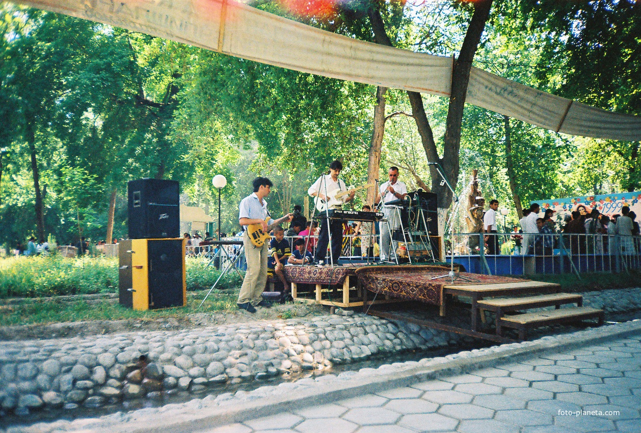 Праздник Цветов в ц. Парке 2001 г.