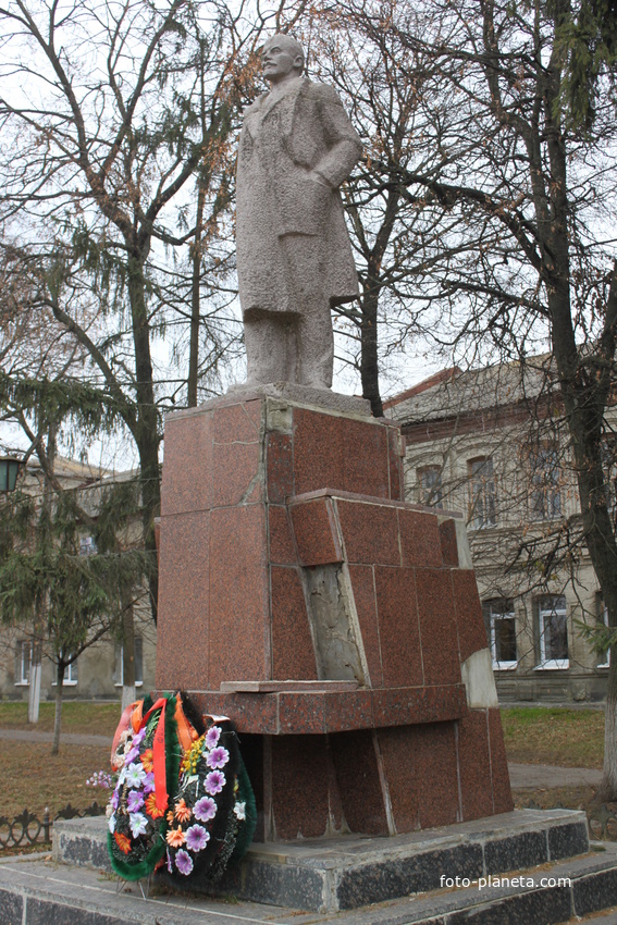 Обоянь. Памятник В.И. Ленину.