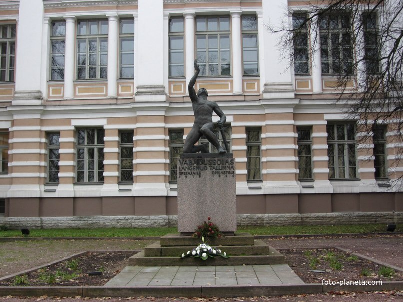 Памятник учителям и ученикам, погибшим в Освободительной войне