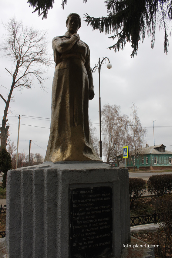 Обоянь. Памятник погибшим в годы &quot;Великой Отечественной войны.