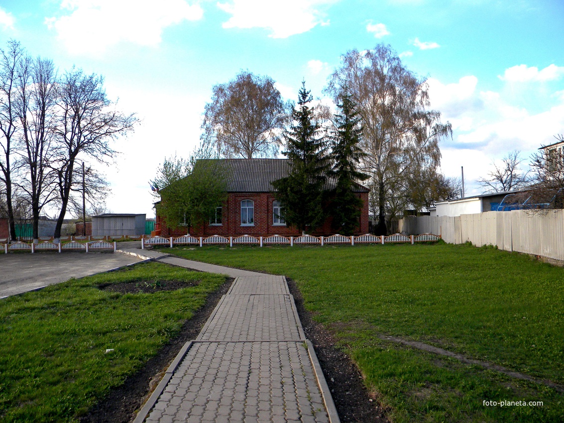 Здание администрации в селе Быковка
