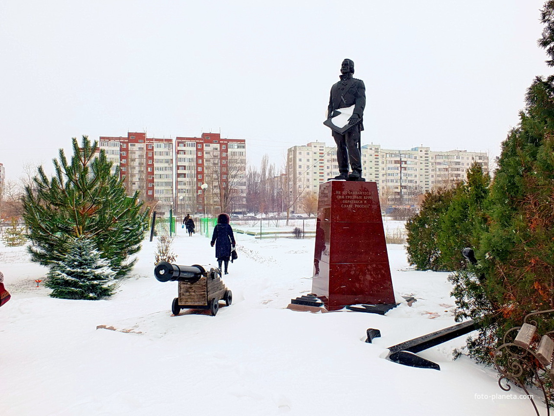 Памятник Ушакова в Волгодонске