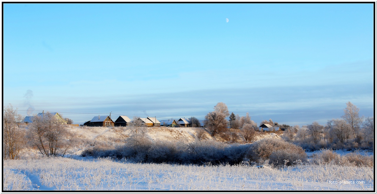 На крутом берегу.