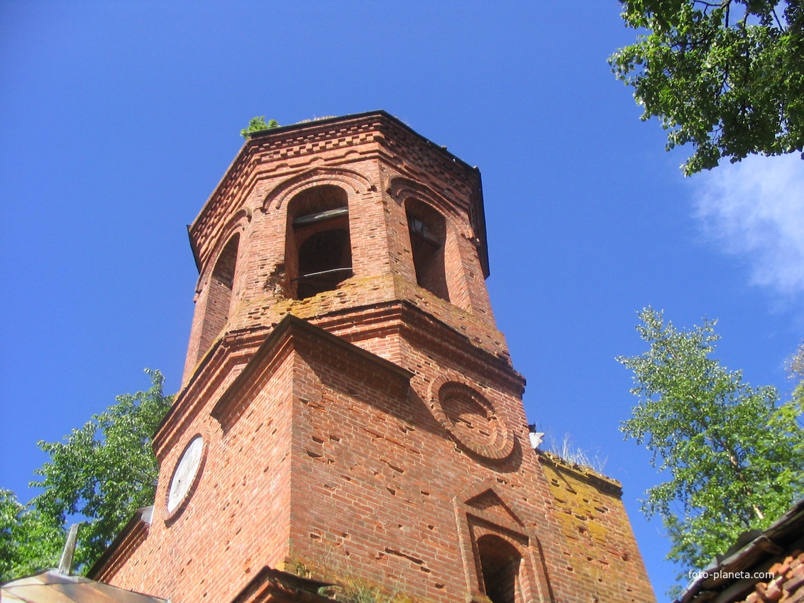 Вид на колокольню церкви Успенья Святой Богородицы в Ясенском. 2009 г.