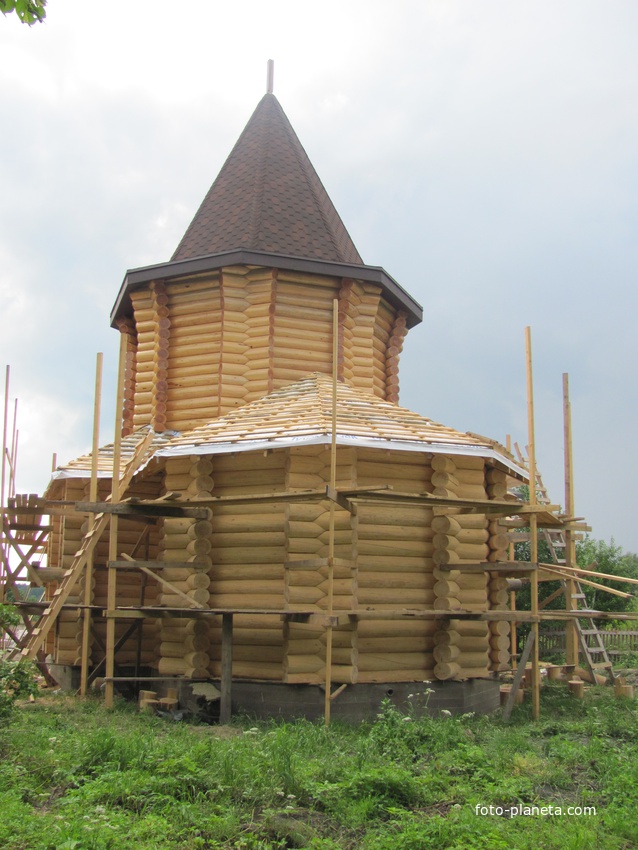 Строительство храма в Ясенском, июль 2014.