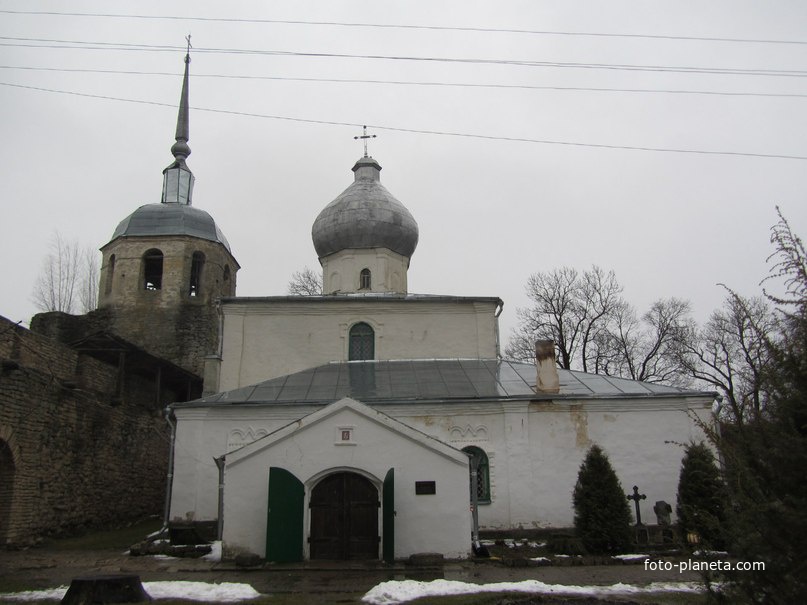 Порховская крепость: Никольские башня и церковь