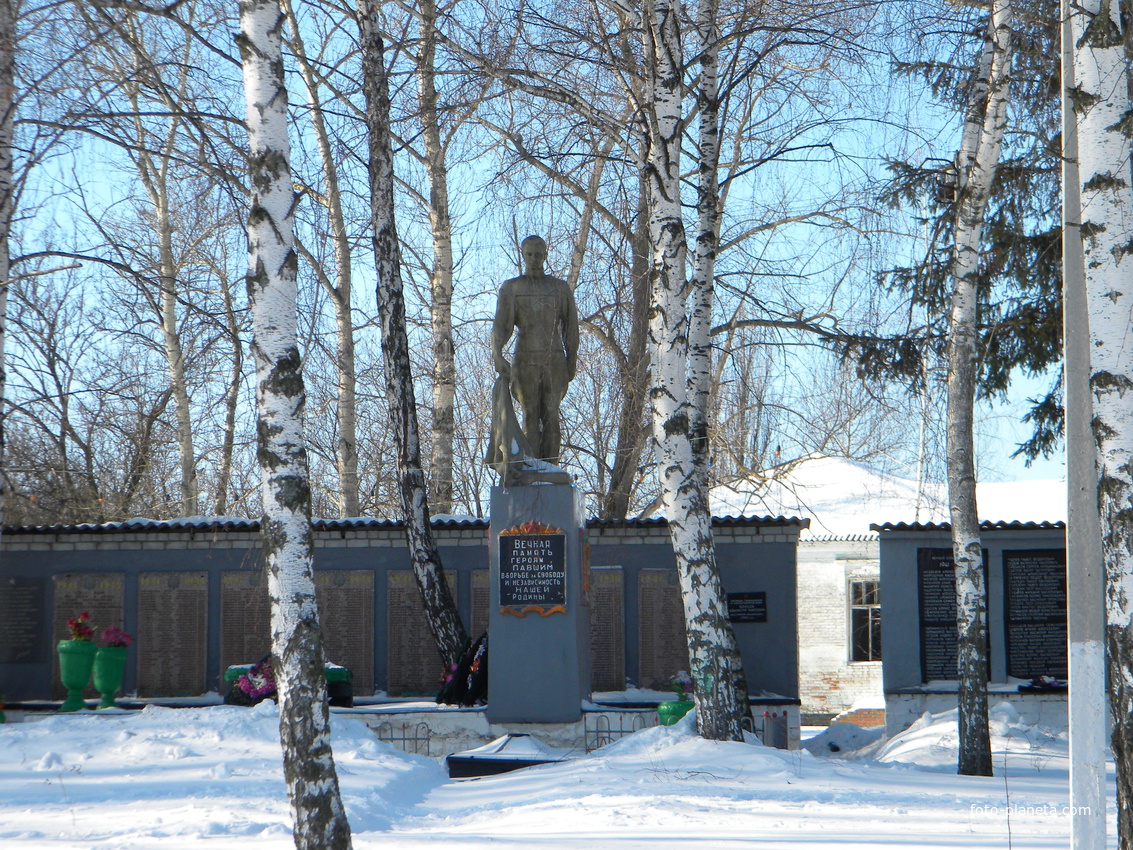 Братская могила 124 советских воинов
